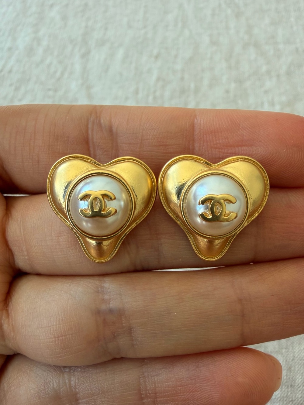 💛Vintage Chanel Heart Pearl Logo Stud Earrings Gold Tone💛
